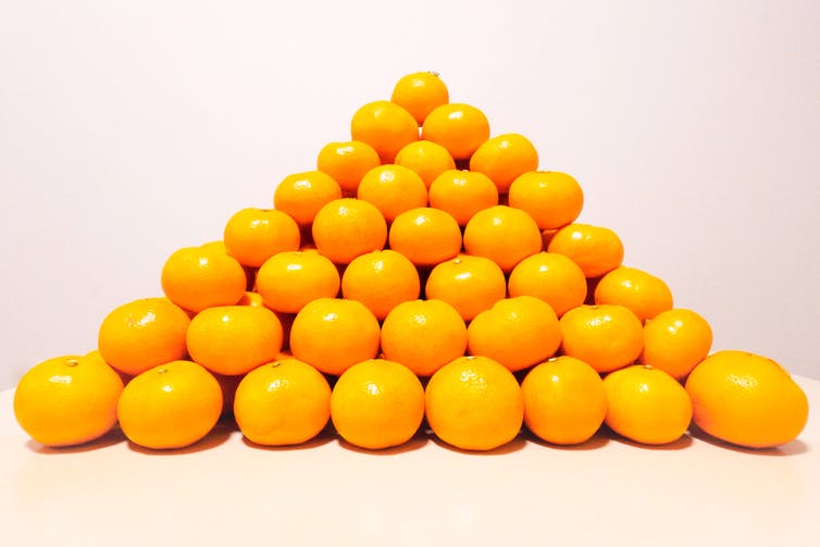 Oranges empilées en pyramide