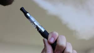 Acheter sa cigarette électronique sur internet, pourquoi est-ce une idée si géniale ?
